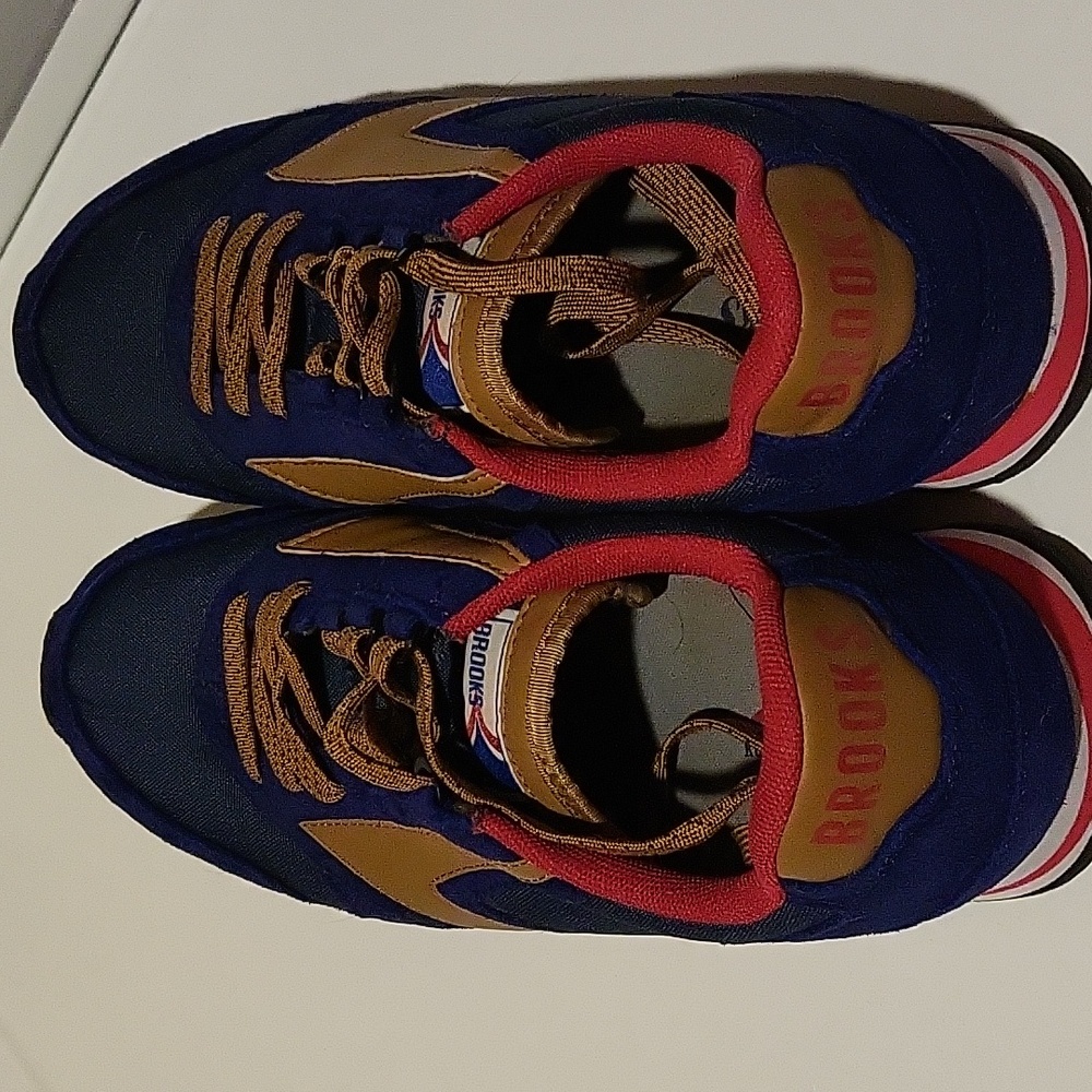 EUC Brooks Running Shoes Men's Size 10.5